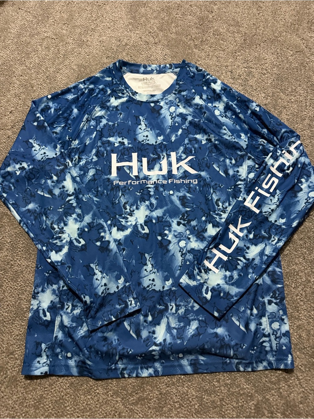 HUK FISHING blue camouflage performance top super soft size small great fit
